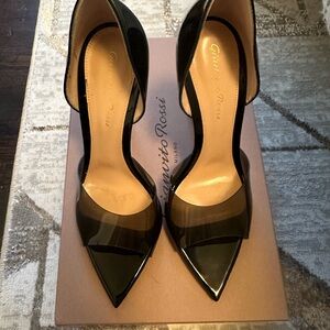 BRAND NEW! Gianvitto Rossi heel! Size 37.